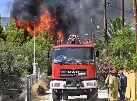 Φωτιά στο Λουτράκι: Σε κατάσταση έκτακτης ανάγκης ο Δήμος για 6 μήνες – Μαίνεται η πυρκαγιά