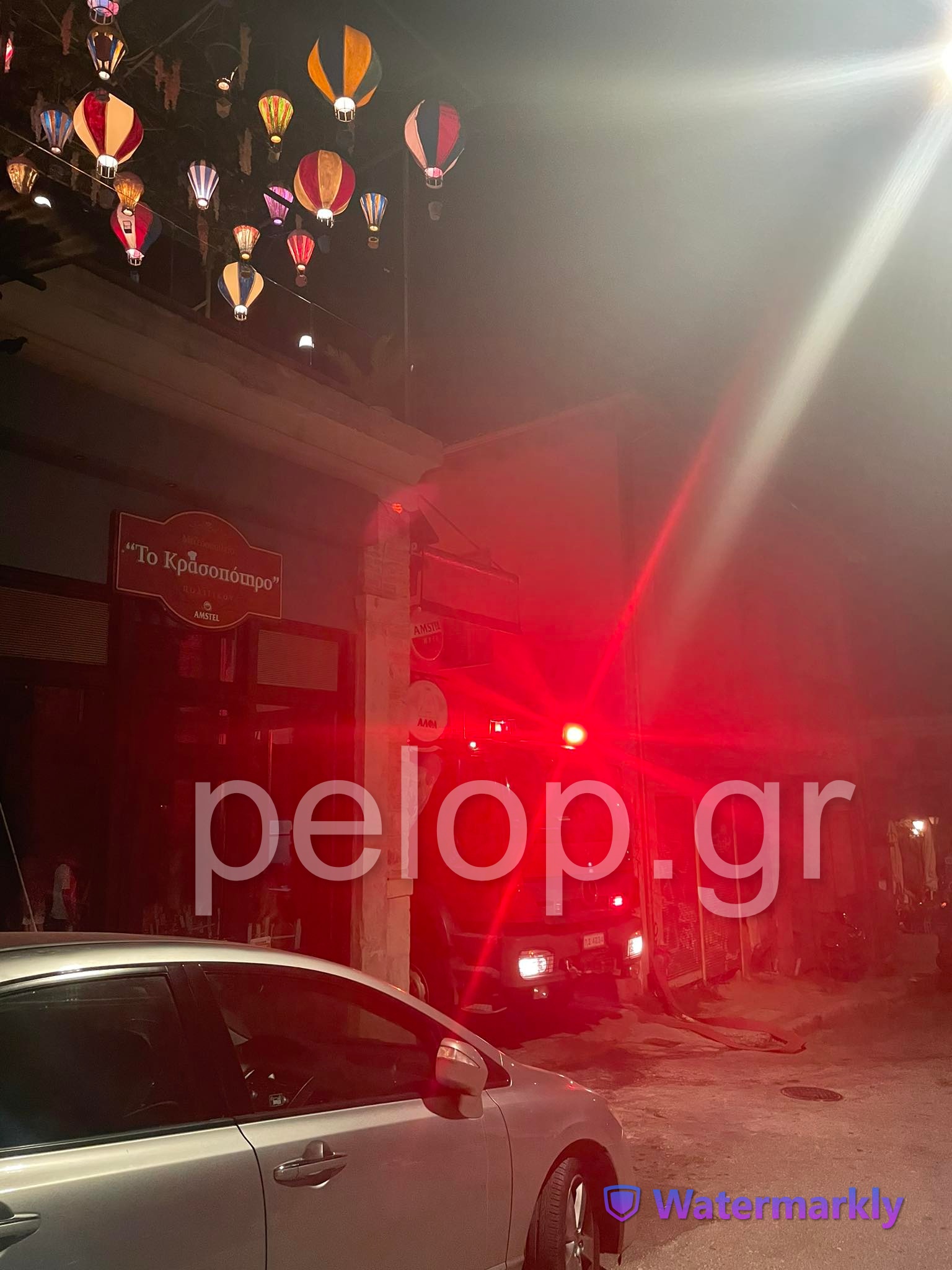 Πάτρα: Ξέσπασε φωτιά σε κατάστημα στην Ηφαίστου - Πέντε οχήματα της Πυροσβεστικής στο σημείο ΦΩΤΟ - ΒΙΝΤΕΟ