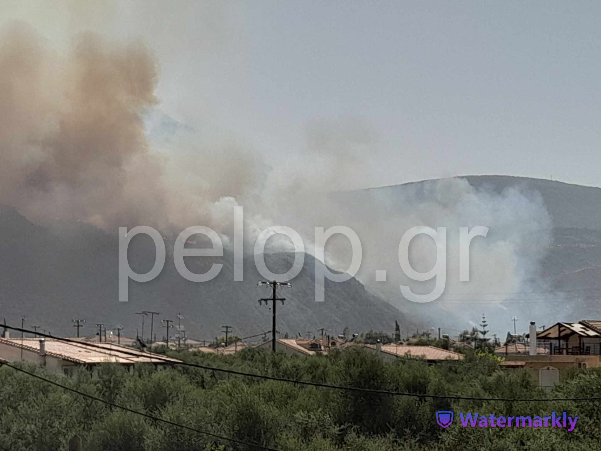 Επικίνδυνη η φωτιά στην Αιγιάλεια: Κλειστή η κυκλοφορία στην ΠΕΟ - Δεν απειλούνται σπίτια - Επιχείρηση και με εναέρια μέσα ΦΩΤΟ - ΒΙΝΤΕΟ