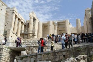 Ακρόπολη: «Το μνημείο δεν αντέχει περισσότερους από 20.000 επισκέπτες ημερησίως»