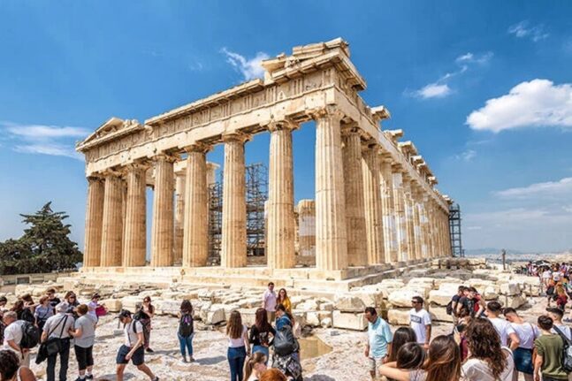 TUI: Προς ιστορικό ρεκόρ η Ελλάδα για την τουριστική περίοδο του 2024