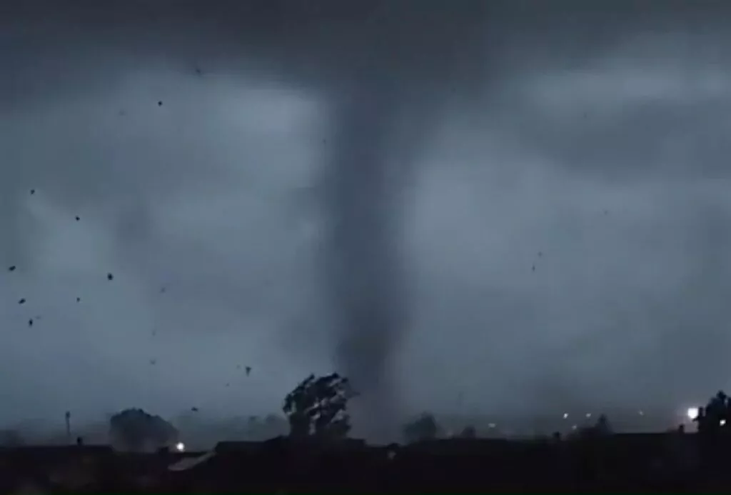 14 lifeless from storms and tornadoes VIDEO
 – 2024-05-31 19:01:48