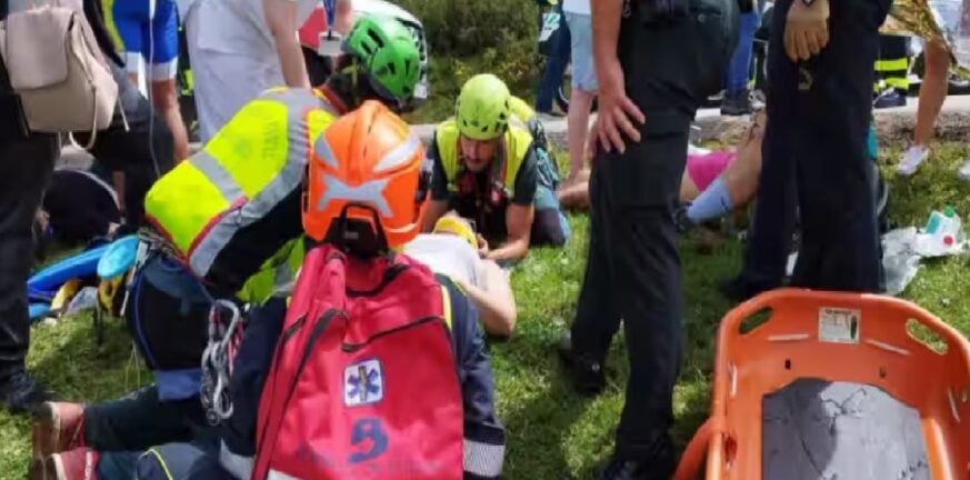 Ισπανία: Δέκα τραυματίες από ανατροπή τουριστικού λεωφορείου – Απεγκλωβισμοί επιβατών