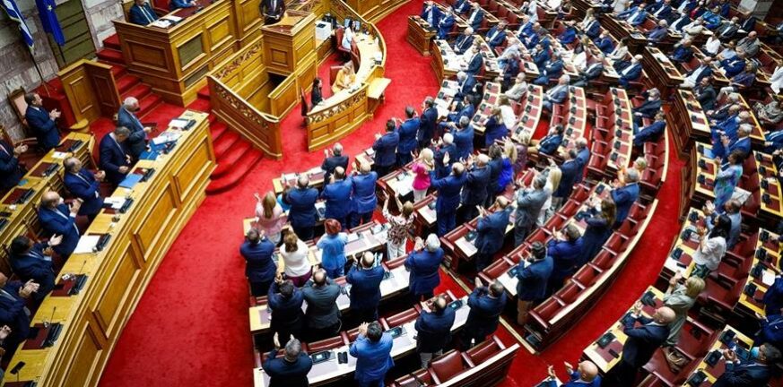«Ναι» από τον ΣΥΡΙΖΑ στην πρόταση δυσπιστίας - Νέα μάχη στη Βουλή