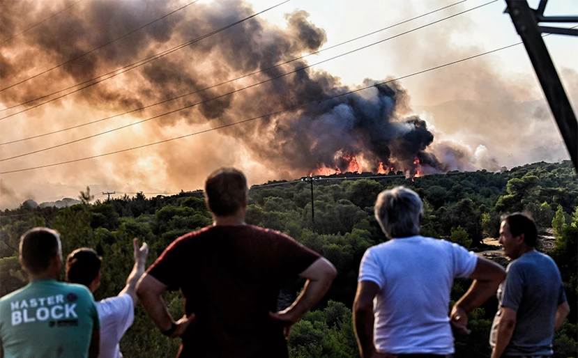 Πυρκαγιές: Ανεξέλεγκτη η κατάσταση των πύρινων μετώπων - Εντολή εκκένωσης σε Κανδήλι και Ρόδο - Αναζωπυρώσεις στο Λουτράκι ΦΩΤΟ