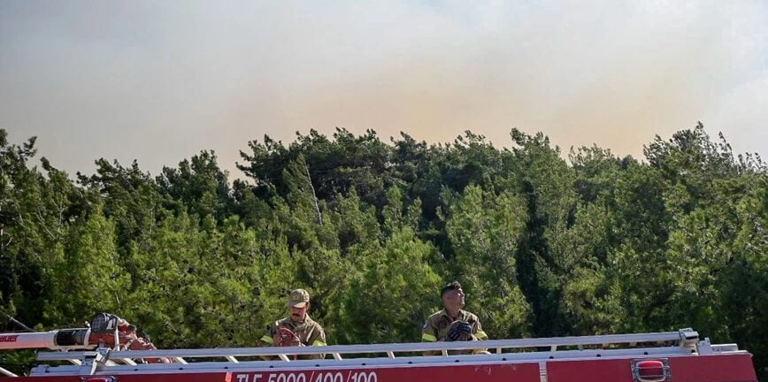 Οριοθετήθηκε η φωτιά στην Κερατέα – Στο σημείο παραμένουν ισχυρές πυροσβεστικές δυνάμεις
