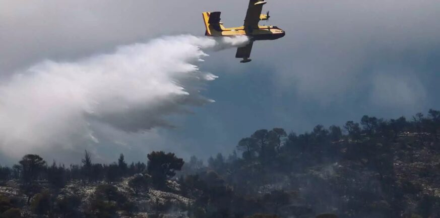 Πυρκαγιές: Αναζωπυρώσεις στο Λουτράκι, δύσκολη η κατάσταση στη Ρόδο, ανησυχία για τη Μάνδρα - Ανοικτή η Αθηνών-Κορίνθου ΦΩΤΟ