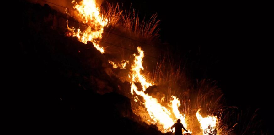 Φωτιά στη Ροδόπη: Μάχη των πυροσβεστών στα δύο μέτωπα – «Βρέθηκαν εμπρηστικοί μηχανισμοί»