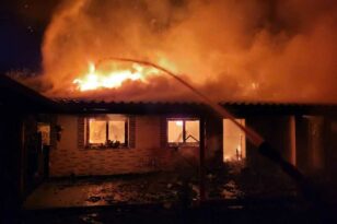 Κιάτο: Στις φλόγες σπίτι λόγω πτώσης κεραυνού ΦΩΤΟ - ΒΙΝΤΕΟ