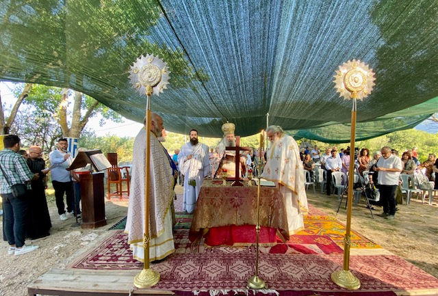 Θεία Λειτουργία στο «Πάτημα του Αγίου Ανδρέου», στο Λεόντιο Πατρών - ΦΩΤΟ