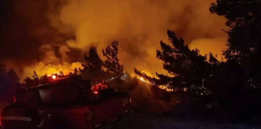 Αρτοποιός για φωτιά στη Ρόδο: Σε συναγερμό οι κάτοικοι καθ’ όλη τη διάρκεια της νύχτας