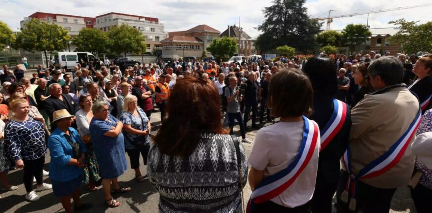 Γαλλία: Συγκεντρώσεις μπροστά από δημαρχεία πόλεων – Έφτασαν τις 3.200 οι συλλήψεις από την περασμένη Τρίτη