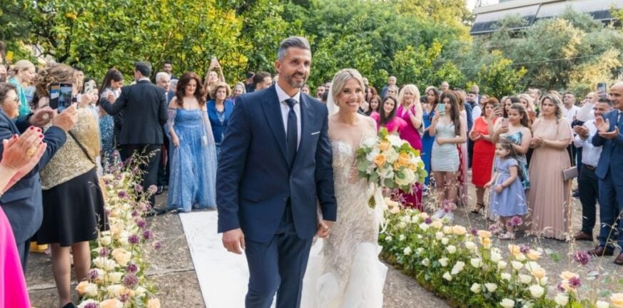 Γιώργος - Νάνσυ: Ενας υπέροχος γάμος στις όχθες της λίμνης Τριχωνίδας ΦΩΤΟ