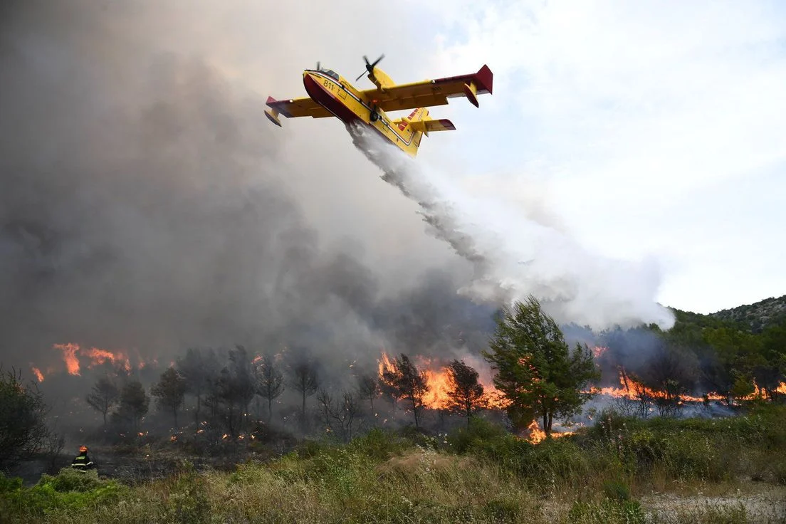 Καύσωνας - Ευρώπη: Κάηκε χωριό στην Κροατία – Αγωνία στην Ιταλία για τις επόμενες ημέρες