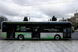 Λεωφορεία: «Τίτλοι τέλους» για το χάρτινο εισιτήριο - «Έρχεται» η πληρωμή με κάρτα ή κινητό