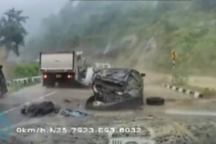 Ινδία: Τεράστιος βράχος συνέθλιψε αυτοκίνητα – Δύο νεκροί και ένας τραυματίας