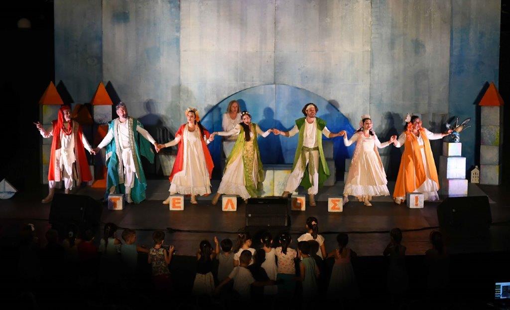 Διεθνές Φεστιβάλ Πάτρας: Το κοινό απόλαυσε «Παραμύθι χωρίς όνομα» στο Δημοτικό Θερινό Θέατρο ΦΩΤΟ