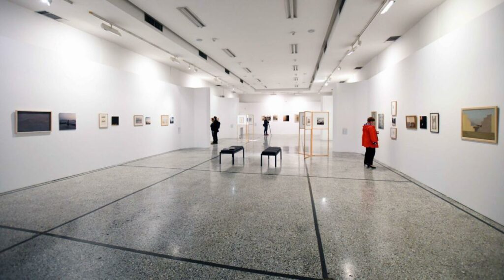 Πάτρα: Ολοκληρώθηκε η έκθεση «Ειρήνη Βουρλούμη - Στον ίδιο χώρο - Ένας φωτογραφικός διάλογος με τον ζωγράφο Ανδρέα Βουρλούμη»