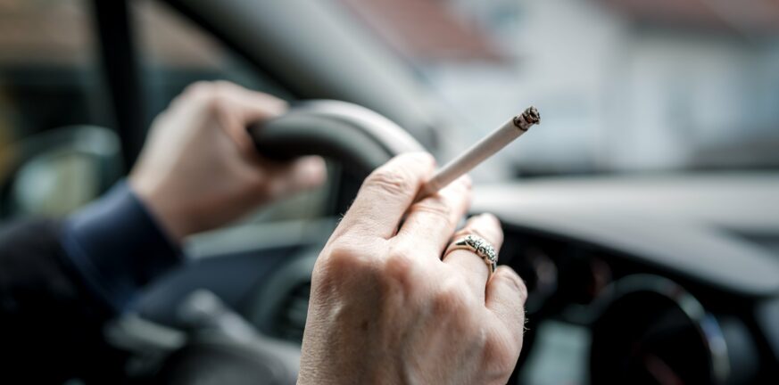 Γερμανία: Απαγορεύεται το κάπνισμα σε αυτοκίνητα με παιδιά και εγκύους