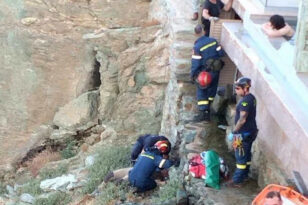 Κρήτη - Αγία Πελαγία: Έκανε εργασίες σε ξενοδοχείο και έπεσε από ύψος σε βράχια ΦΩΤΟ ΒΙΝΤΕΟ