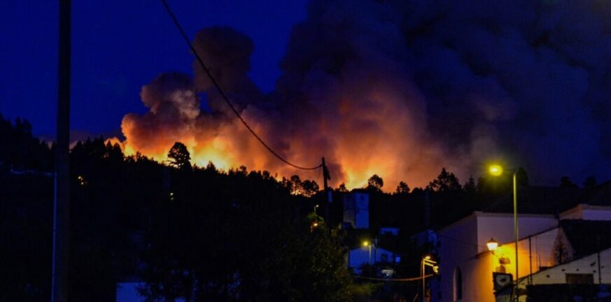 Ισπανία: Εκτός ελέγχου η φωτιά στο νησί Λα Πάλμα - Απομακρύνθηκαν κάτοικοι
