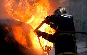 Φωτιά σε συνεργείο αυτοκινήτων στο Νέο Ηράκλειο