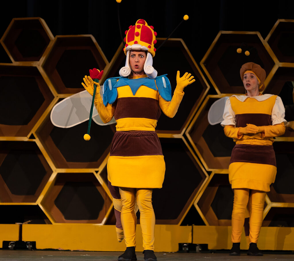 Αίγιο: «Μάγια η μέλισσα» στο υπαίθριο θέατρο «Γ. Παππάς»