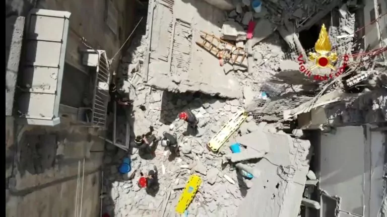 Νάπολη: Κατέρρευσε πολυκατοικία - Πέντε τραυματίες