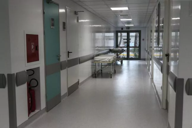 Χειρουργείο στα πόδια για τον ανήλικο που έπεσε από ύψος 5 μέτρων σε γυμνάσιο– Έχει μεταφερθεί στο Παίδων-BINTEO