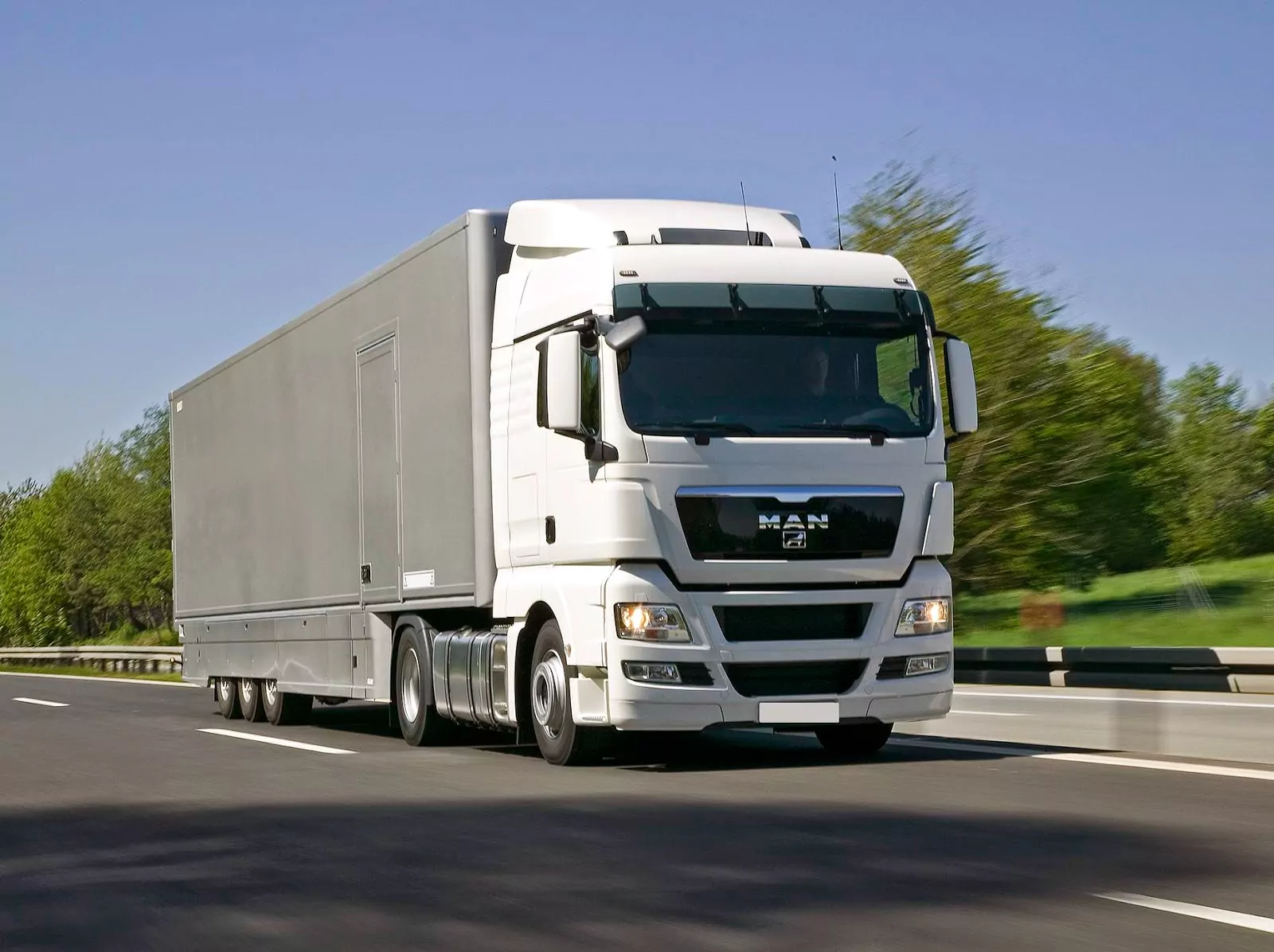 Κίνδυνος μπλακ άουτ στις οδικές μεταφορές: Κλάδος σε οριακή κατάσταση ζητά άμεση συνάντηση με την κυβέρνηση νταλίκα-βόλος-τροχαίο