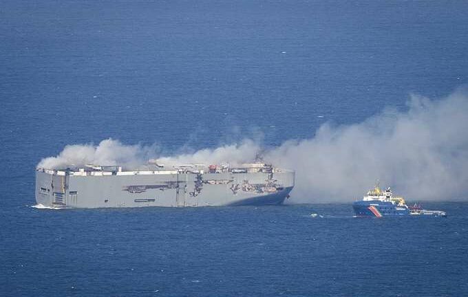 Ολλανδία: Πυρκαγιά στο πλοίο Fremantle Highway που μετέφερε τρεις χιλιάδες αυτοκίνητα