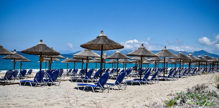 «Κίνημα της πετσέτας»: Και στις παραλίες της Αχαΐας...«φουσκωτοί»!