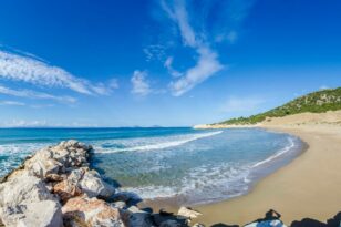 Πελοπόννησος: 5 γραφικές παραλίες και παραθαλάσσια χωριά για τις διακοπές σου