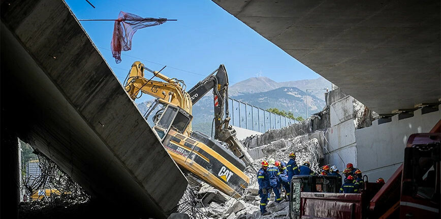 Πάτρα - Πτώση γέφυρας: Σταμάτησαν οι έρευνες - Δε βρέθηκαν άλλοι εγκλωβισμένοι στα συντρίμμια