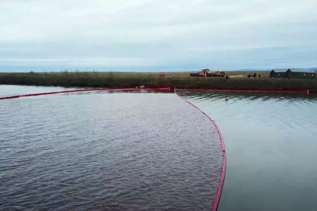Ρωσία: Πετρελαιοκηλίδα στα βόρεια της χώρας απειλεί με μεγάλη ζημιά το περιβάλλον