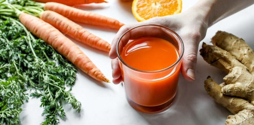 6 λόγοι για να βάλεις τον χυμό καρότου στην καθημερινότητα σου.