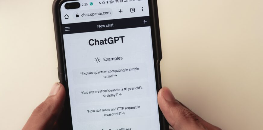 ChatGPT: Πώς βλέπουν την νέα πλατφόρμα τεχνητής νοημοσύνης οι Έλληνες