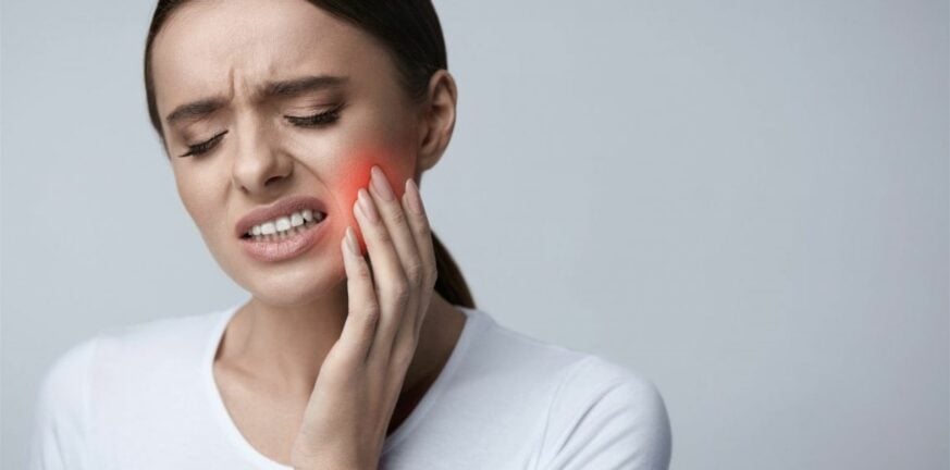 Που οφείλεται ο πόνος στα δόντια μας όταν πίνουμε ζεστό ή κρύο; 