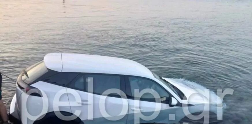 Ψαθόπυργος: Τί συνέβη και αυτοκίνητο κατέληξε στη θάλασσα - ΦΩΤΟ