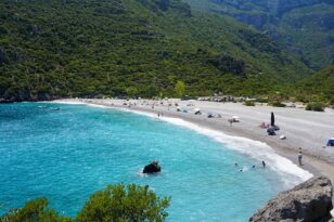 Βλυχάδα: Η παραλία «μυστικός παράδεισος» στην Λακωνία