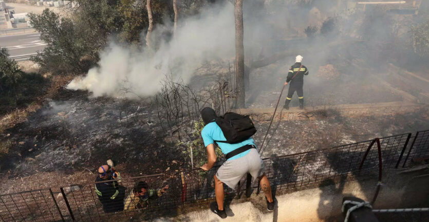 Φωτιά στη Νέα Ζωή Μάνδρας: Ανεξέλεγκτο το πύρινο «μέτωπο» – Στις φλόγες και ο Νέος Πόντος