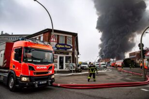 Βερολίνο: Πέθαναν ακαριαία προσπαθώντας να γλιτώσουν από φωτιά σε πολυκατοικία