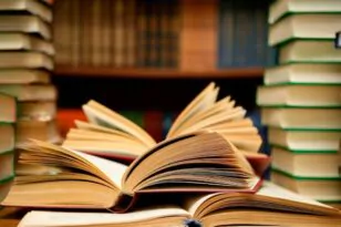ΔΥΠΑ: Μέχρι την Κυριακή οι αιτήσεις για voucher βιβλίων