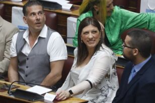 Βουλή: Επέστρεψε στα έδρανα η Ζωή Κωνσταντοπούλου