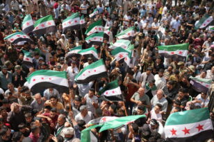 Συρία: Στους δρόμους οι πολίτες - Ζητούν να πέσει η κυβέρνηση