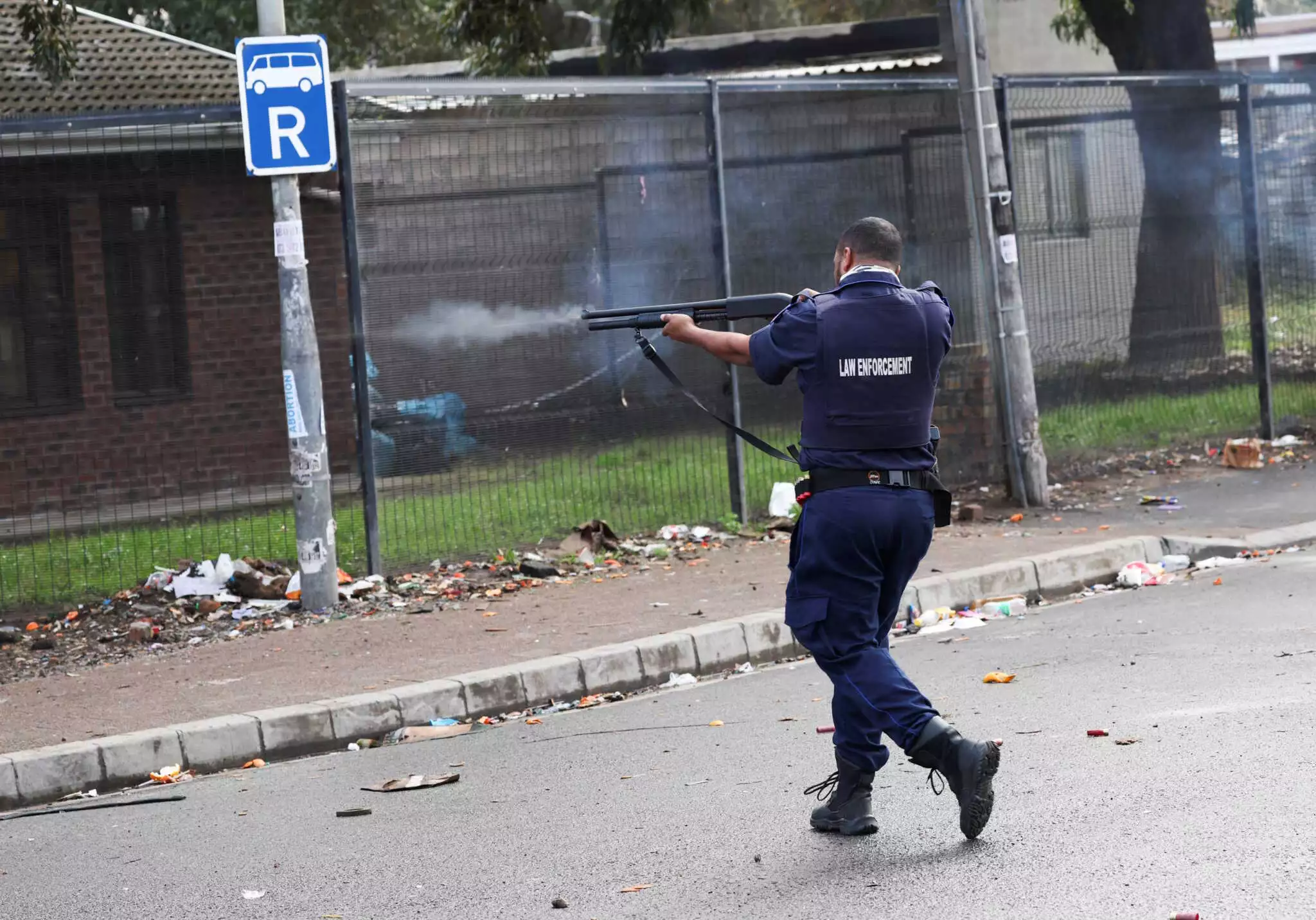 Νότια Αφρική: Πέντε νεκροί σε διαδηλώσεις οδηγών ταξί μετά τις κατασχέσεις για τροχαίες παραβάσεις ΦΩΤΟ - ΒΙΝΤΕΟ