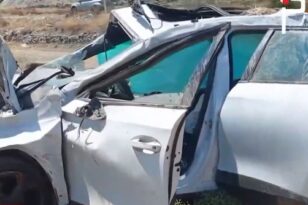 Πάρος: Αυτοκίνητο διαλύθηκε μετά από… τρελή πορεία – Χτύπησε σε κολόνες και τούμπαρε