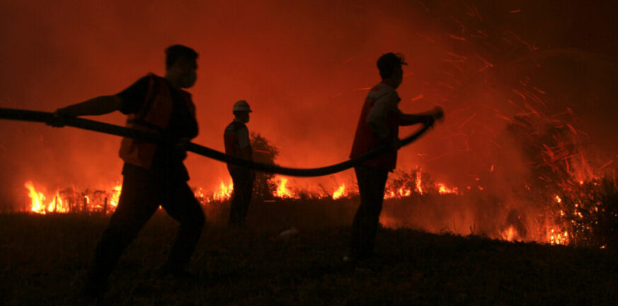 Φωτιά στην Ινδονησία: Δύο νεκροί και περισσότερα από 150 σπίτια στις φλόγες