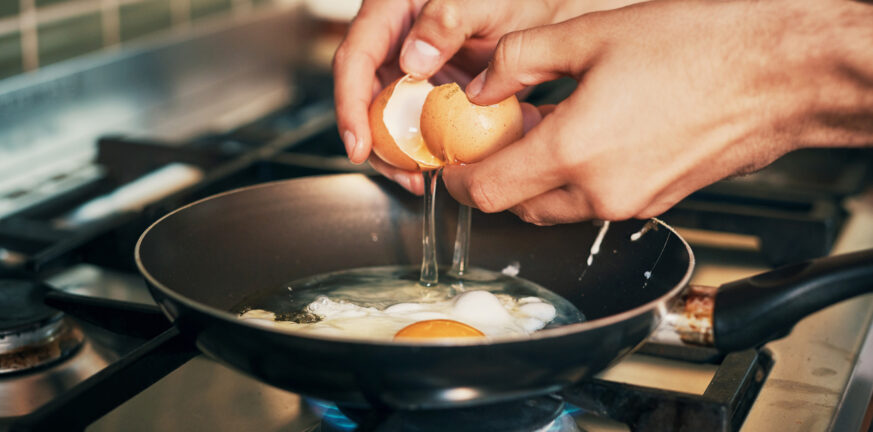 Αυγά: Πώς να τα μαγειρέψετε πιο υγιεινά και πώς γίνεται το... λάθος συνήθως
