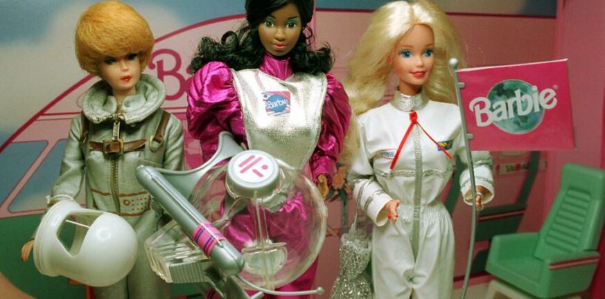 «Η Barbie πάει διάστημα»: Σε έκθεση στο Smithsonian εκτίθενται δύο Barbie αστροναύτες